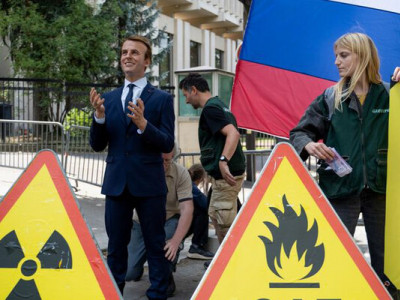 У Парижі екоактивісти викрали з музею воскову фігуру Макрона