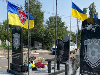 Ганьба на цвинтарі: чоловік знущався над могилами захисників — реакція поліції не забарилася!