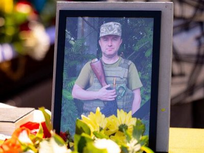 Україна попрощалася із захисником Василем Сідненком