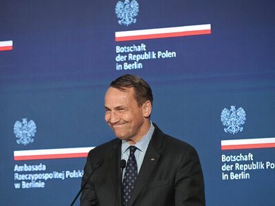 Глава МЗС Польщі потролив Маска, який публічно свариться з Трампом
