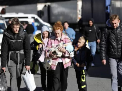 ЄК запропонувала продовжити тимчасовий захист українських біженців до 2027 року