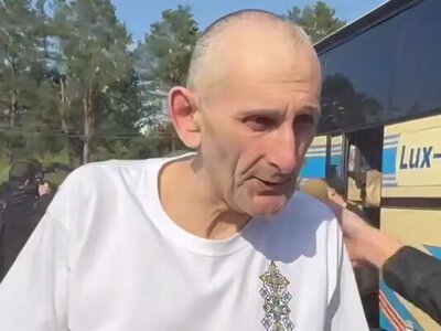 Під час зустрічі подарували вишиванку та ікону: українського військового повернули з російського полону в день його народження. ВІДЕО