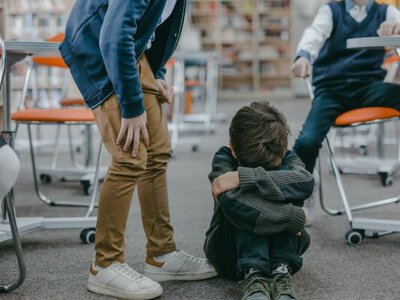 Не просто агресія: що стоїть за катуванням підлітка і як на це треба реагувати — практичні поради спеціалістів