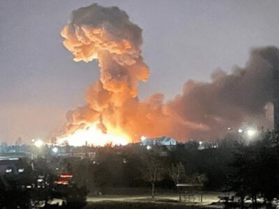 Вибухи в Енгельсі: палає військовий авторемонтний завод