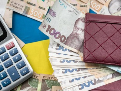 Обіцяють гроші: що чекає на пенсії та зарплати — цифри, які вас здивують