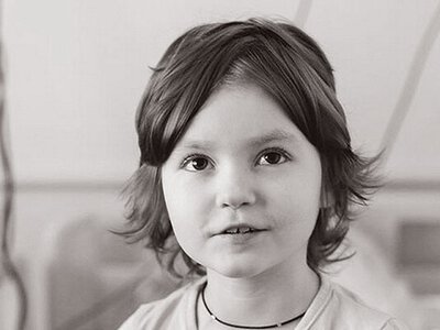 В Ізраїлі загинула родина бійця ЗСУ, що приїхала лікувати доньку від раку - в їх будинок влучила ракета Ірана