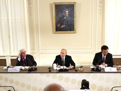 Нісенітниця. Путін розповів, як вимагав сервітуту для проходу у Крим і як Трамп уміє рахувати. Головні заяви