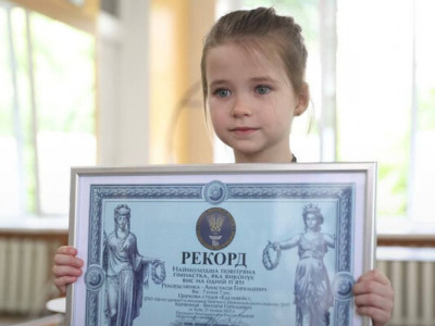 Семирічна повітряна гімнастка з Запоріжжя встановила рекорд України (фото, відео)