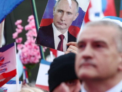 Кримська гра в імітацію. Російські чиновники намагаються створити ілюзію мирного життя в Криму
