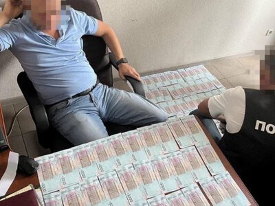 Сільська мафія? Голову затримали на гарячому — хабар просто в кабінеті!