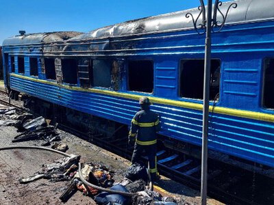 рф вдарила по Дніпру балістикою: є загиблі та постраждалі, понівечено потяг (відео)