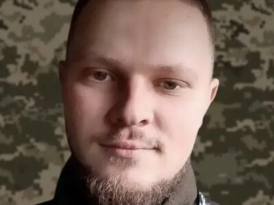 Худий, ноги болять: Мама відвідала звільненого з полону бійця Андрія Біника