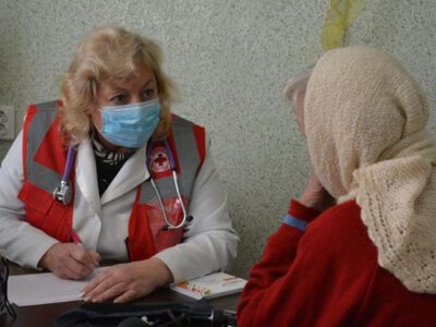 Ллю сто грамів і так лікуюсь. Як у віддалених селах виживають без медиків