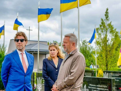 Посол Італії Карло Формоза з дружиною відвідав Бучу: деталі візиту