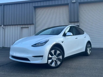 Tesla здійснила першу в історії повністю автономну доставку автомобіля