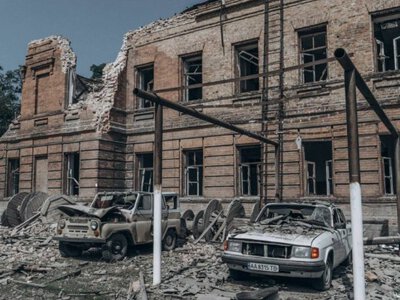 Після атаки дронів на вулиці Юрія Руфа досі не прибрали уламки — місцеві б'ють на сполох