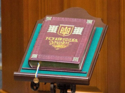 Україна відзначає День Конституції: що це за свято та яка його історія