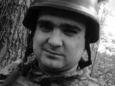 Без батька лишились троє дітей: українці попрощалася із захисником