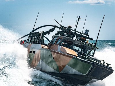 «Винесло в море на надувних кругах»: українські військові моряки врятували 5 людей