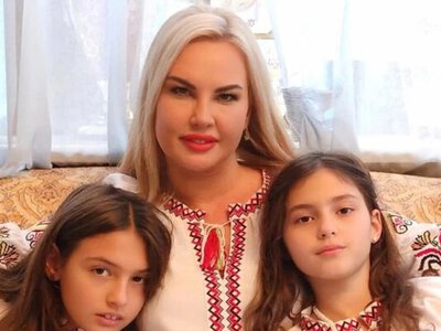 Чому доньки Камалії покинули Великобританію і батька мільярдера