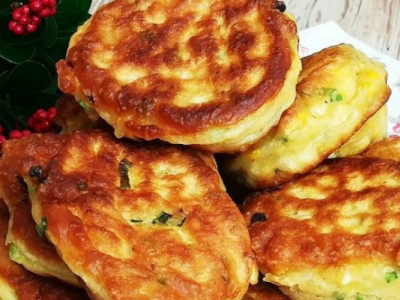 Пиріжки з цибулею і яйцем