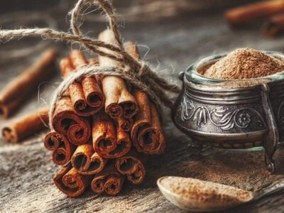 Спеція, яка рятує життя? Лікарі розповіли, що робить кориця з організмом