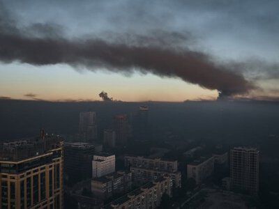 Залпи балістикою і масований наліт Шахедів: головне про атаку на Київ