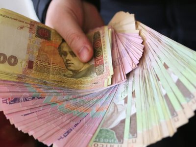 Пенсіонери в шоці: як Кабмін повертає вкрадені гроші з Ощадбанку