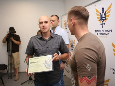 Тяжкопоранений воїн з Чернігівщини отримав сертифікат на квартиру