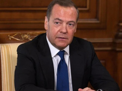 Медвєдєв погрожує очільнику НАТО Рютте сибірськими таборами