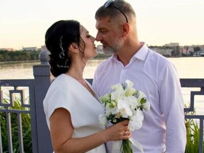 Клявся, божився, що ніколи...: 45-річний оборонець Маріуполя Діанов одружився з коханою