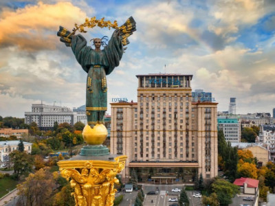 Обстріли, зради, відкриття! Що щодня читають кияни?