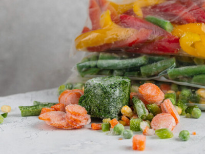 Заморожування, яке все псує: чому не можна морозити кефір, редис і яйця в шкаралупі