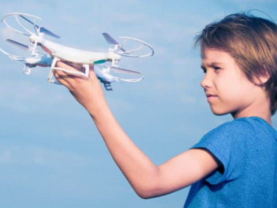 Українських школярів навчатимуть керувати FPV-дронами, - Міносвіти