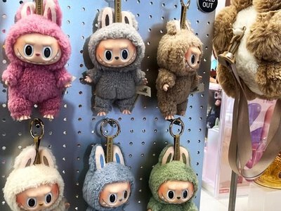 Чому ляльки лабубу злетіли у популярності