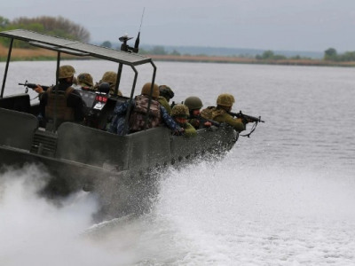 Висаджують робінзонів малими групами: росіяни активізувалися на дніпровських островах