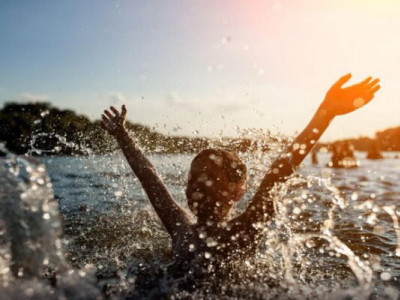 Безпека на воді: поліція закликає батьків пильнувати дітей