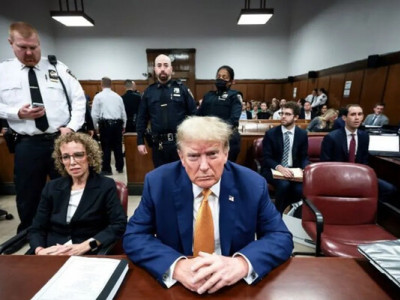Трамп погрожує судом WSJ через публікацію про еротичний подарунок Епштейну