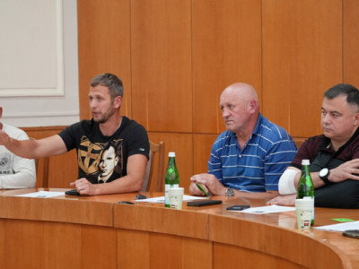 Скандал з ветеранами на Тернопільщині намагаються вирішити у владних кабінетах