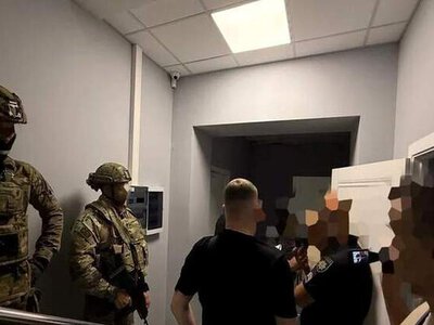 У детективів НАБУ проводять обшуки через підозру у зв'язках із рф
