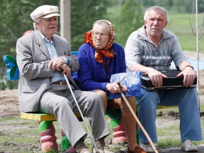 Мінімальна пенсія з 1 серпня 2025: кому і скільки платитимуть