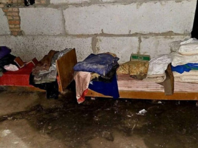 Спала тиждень на підлозі у фойє: у Центрі соціальних послуг на Чернігівщині виявили низку порушень