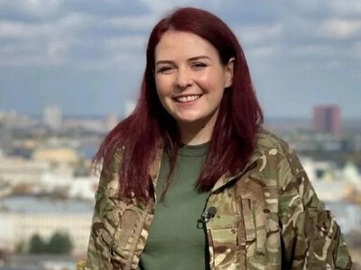 Відома захисниця Пташка розмальовує гільзи, аби зібрати кошти на дрони