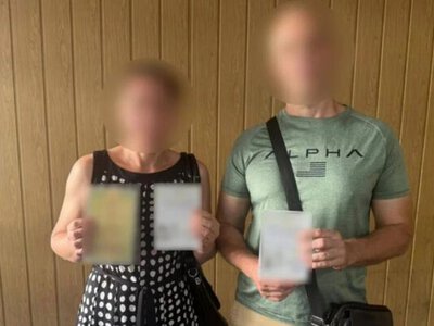 Вінничанка вивезла за кордон 25-річного сина й повернулася за чоловіком