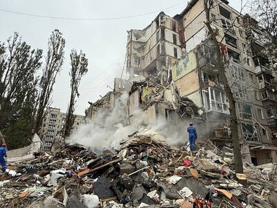 У Києві зруйновано під’їзд житлового будинку: наслідки нічного обстрілу