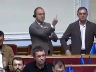Нардеп Власенко зізнався, кому показав фак у Верховній Раді