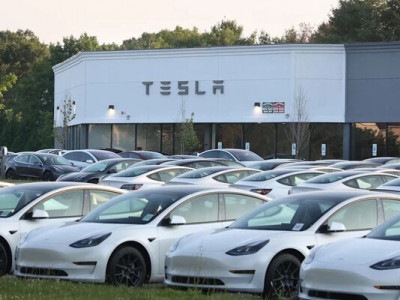 У США зобов'язали Tesla виплатити 329 мільйонів доларів за смертельне ДТП з автопілотом