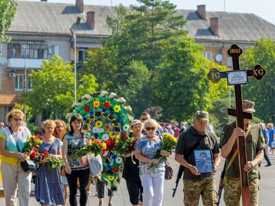 У Світловодську провели в останню земну дорогу захисника України Дениса Голіка