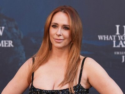Її не впізнати: Дженніфер Лав Г'юїтт вперше за тривалий час вийшла на червону доріжку