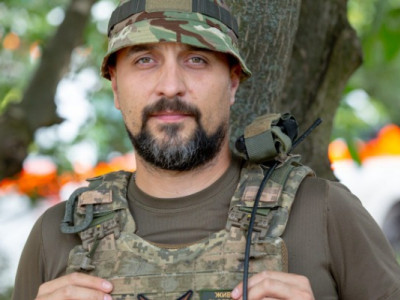 Ніс поранених 18 км пішки: вражаюча історія військового лікаря